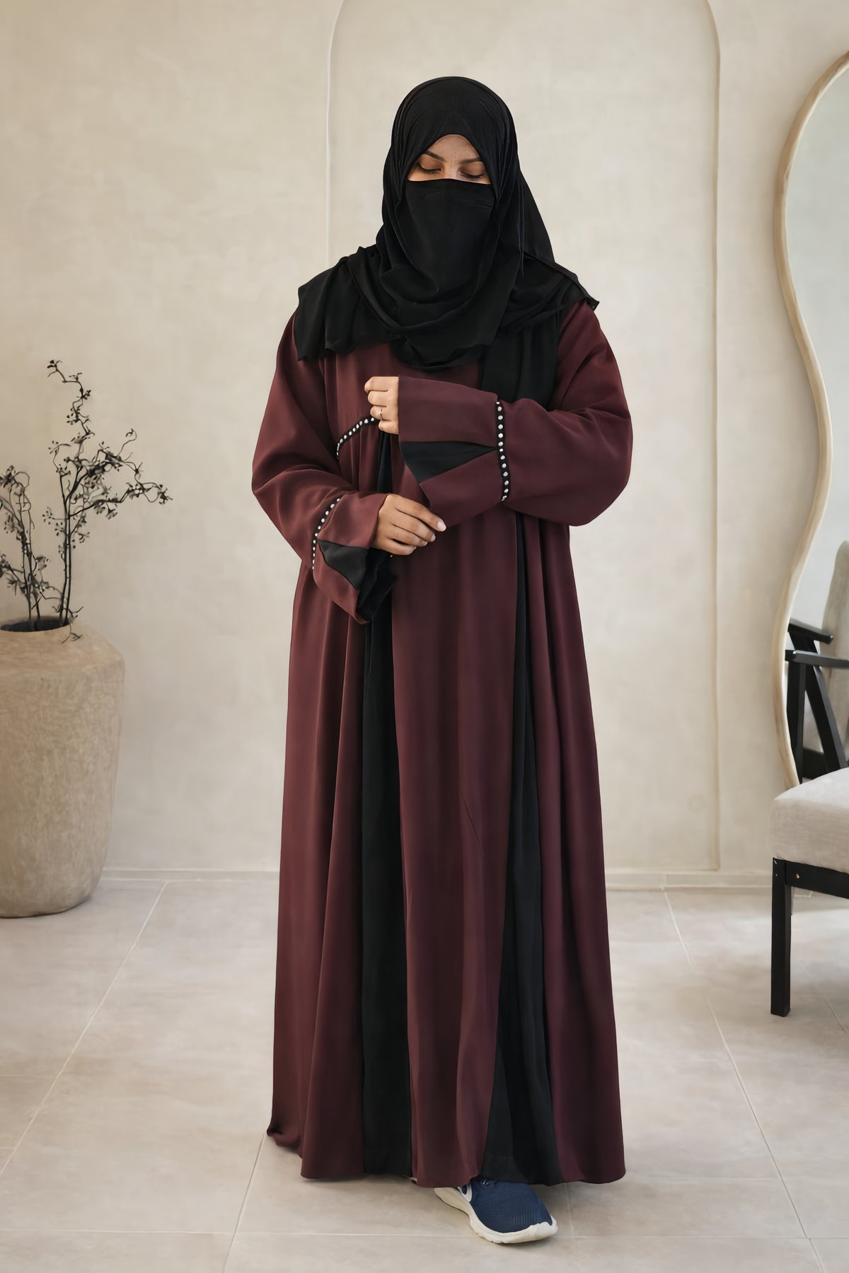 Contrast Panel Abaya – Pearl-Studded Seams & Flared Cuffs