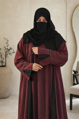 Contrast Panel Abaya – Pearl-Studded Seams & Flared Cuffs